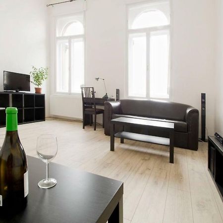 Apartment Andrassy Будапеща Екстериор снимка